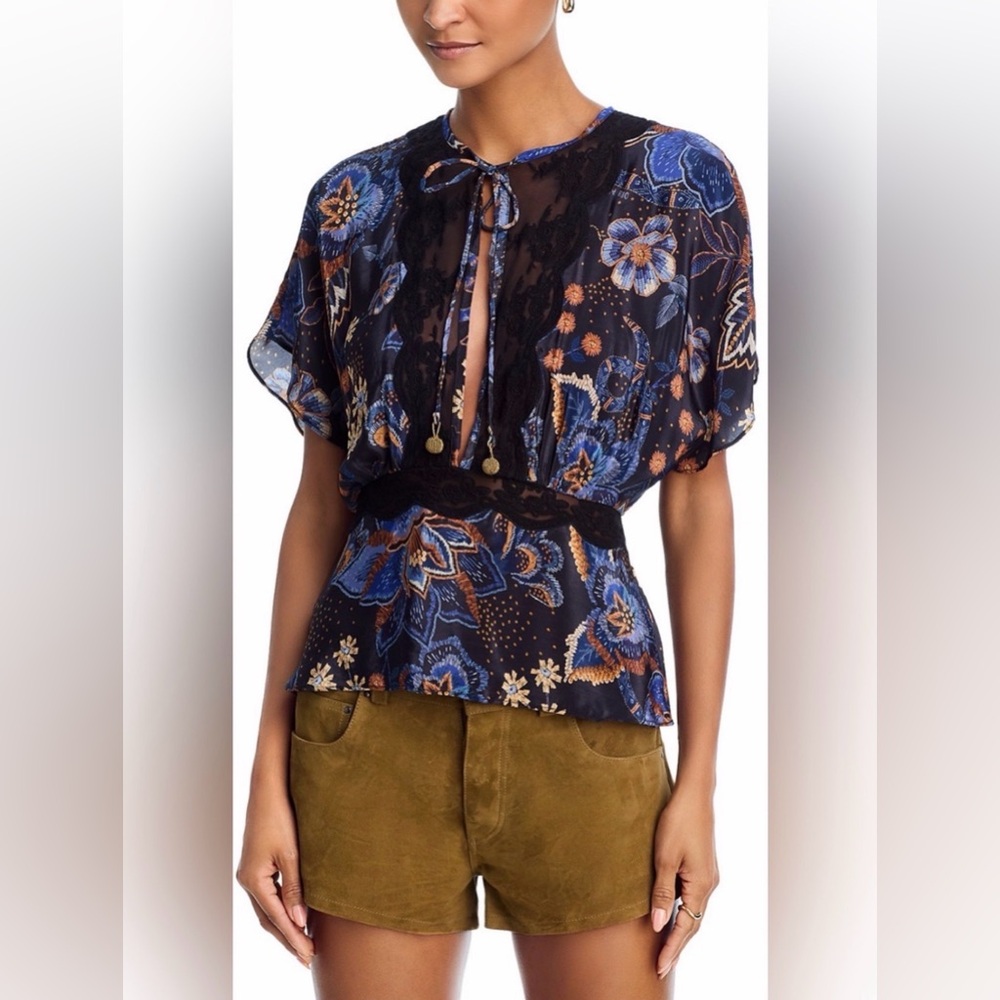 FARM RIO Snakes Bouquet Blouse Size Medium NWT